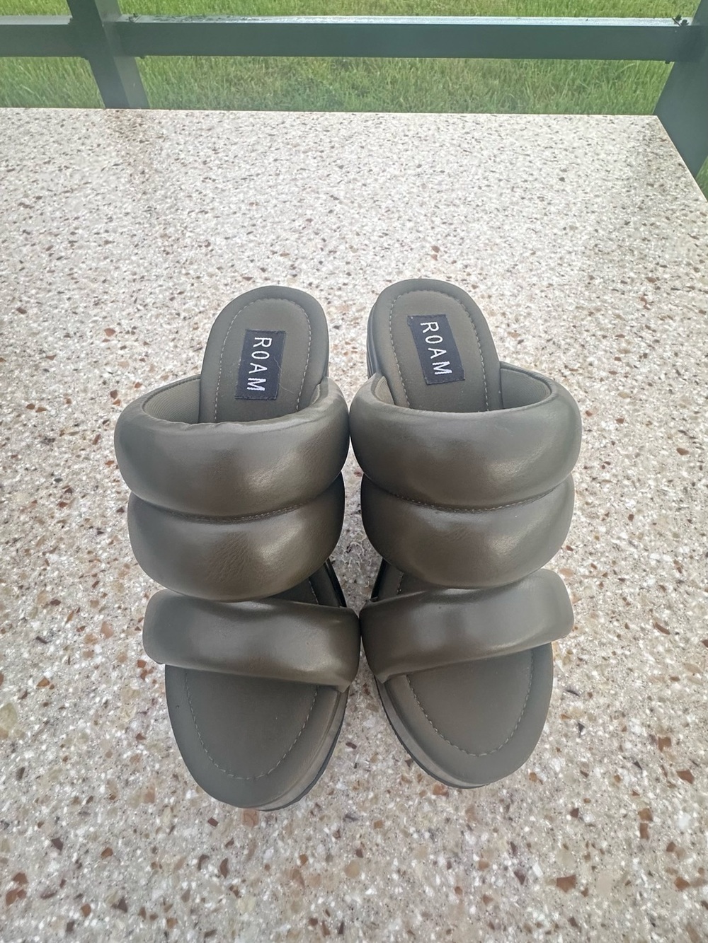 Roam Puffy Wedge Sandals Sz 5. New, color olive green